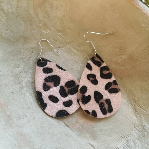 Faux Fur Cheetah Print Cute Teardrop Dangle Earrings - Picture 4 of 8